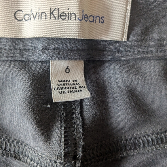 Calvin Klein Grey Jean Jeggings. Size 6. - Picture 5 of 6